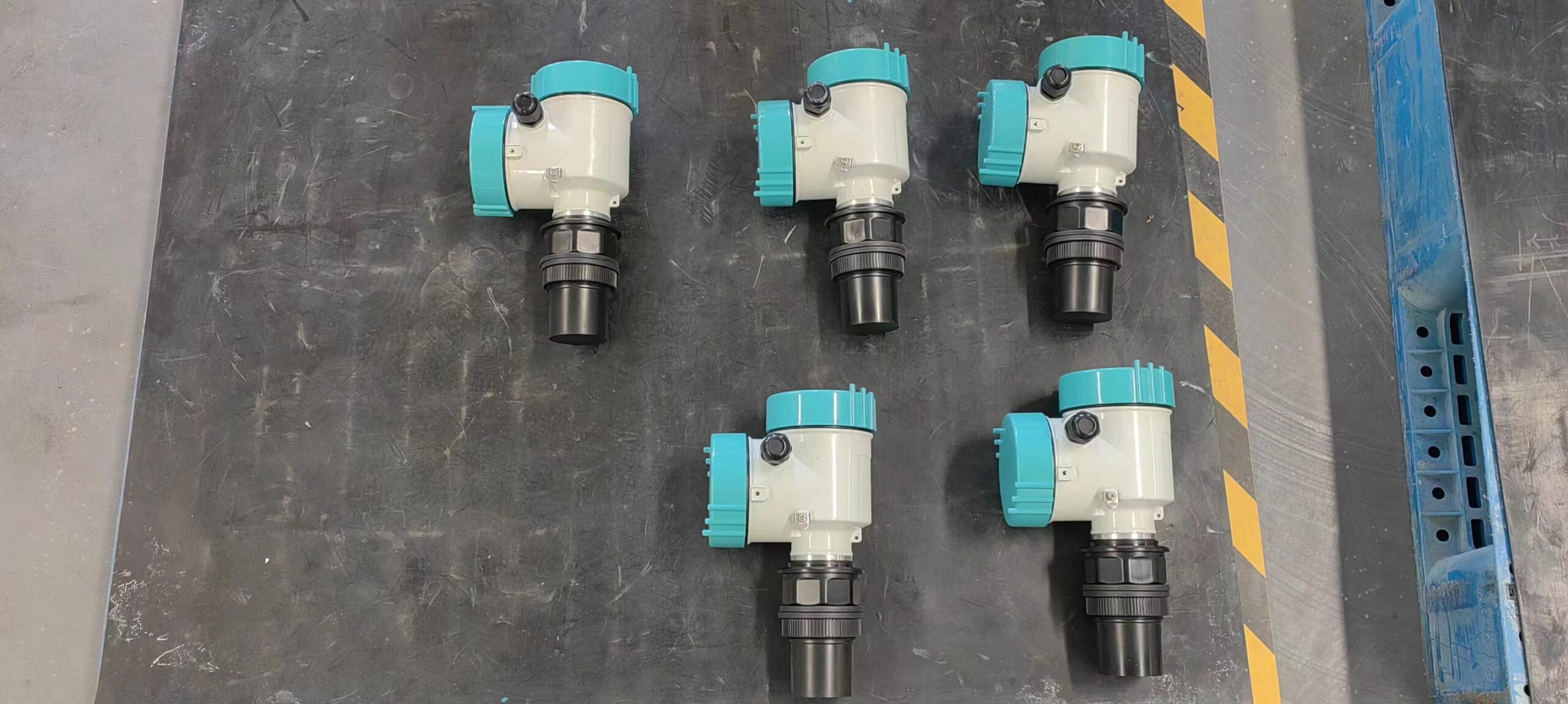 Factory Price 4-20 Ma / RS485 Signal Liquid Ultrasonic Water Tank Level ...