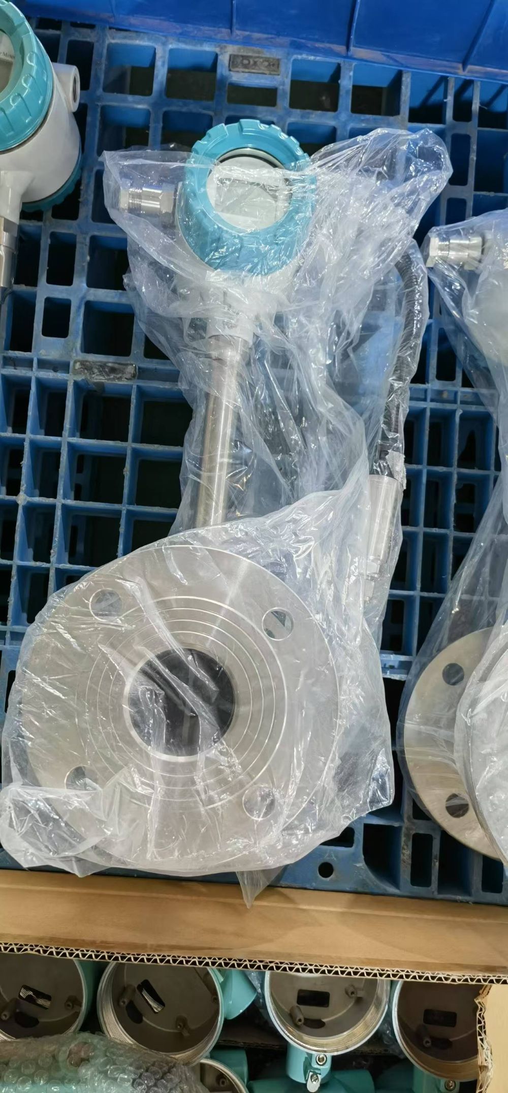 Does a vortex flowmeter need temperature and pressure compensation when measuring steam