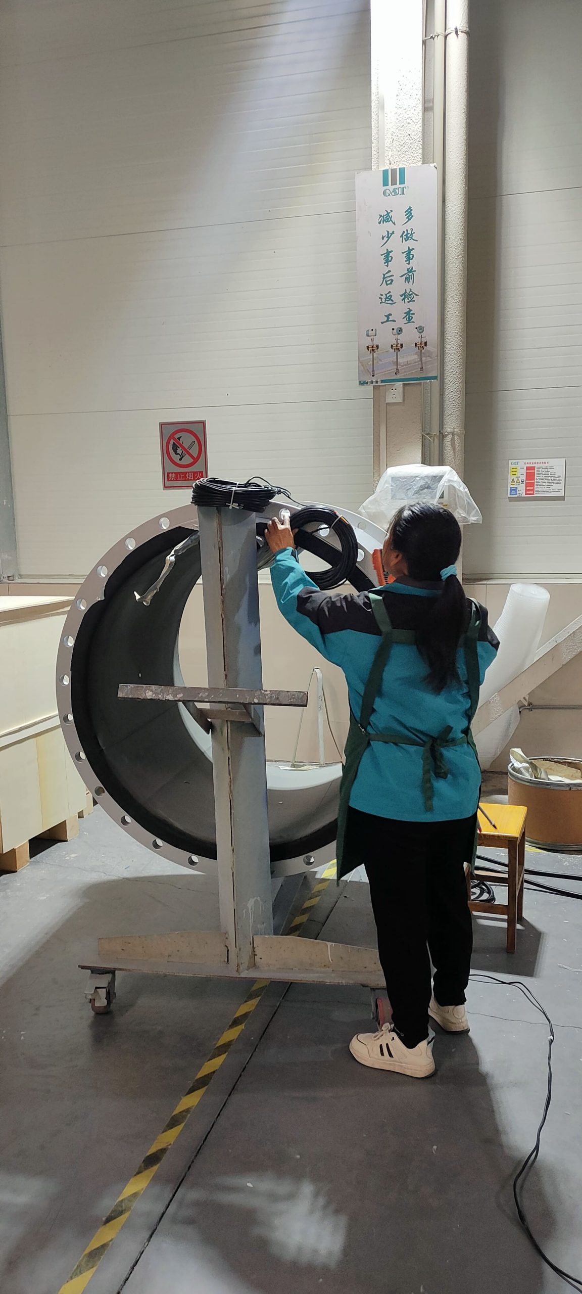 What causes the inner lining of an electromagnetic flowmeter to deform