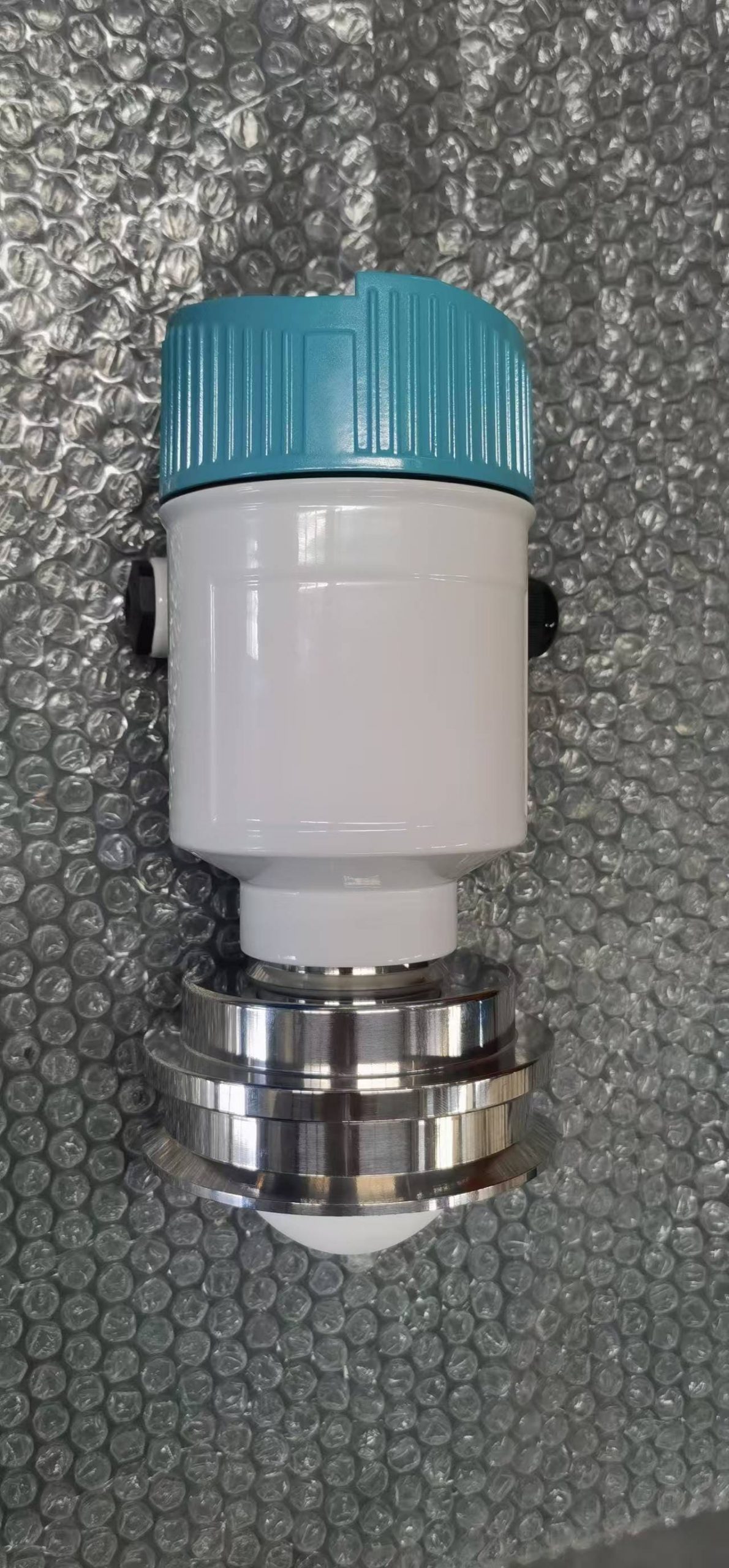 The application of radar level gauges in coating preparation tanks