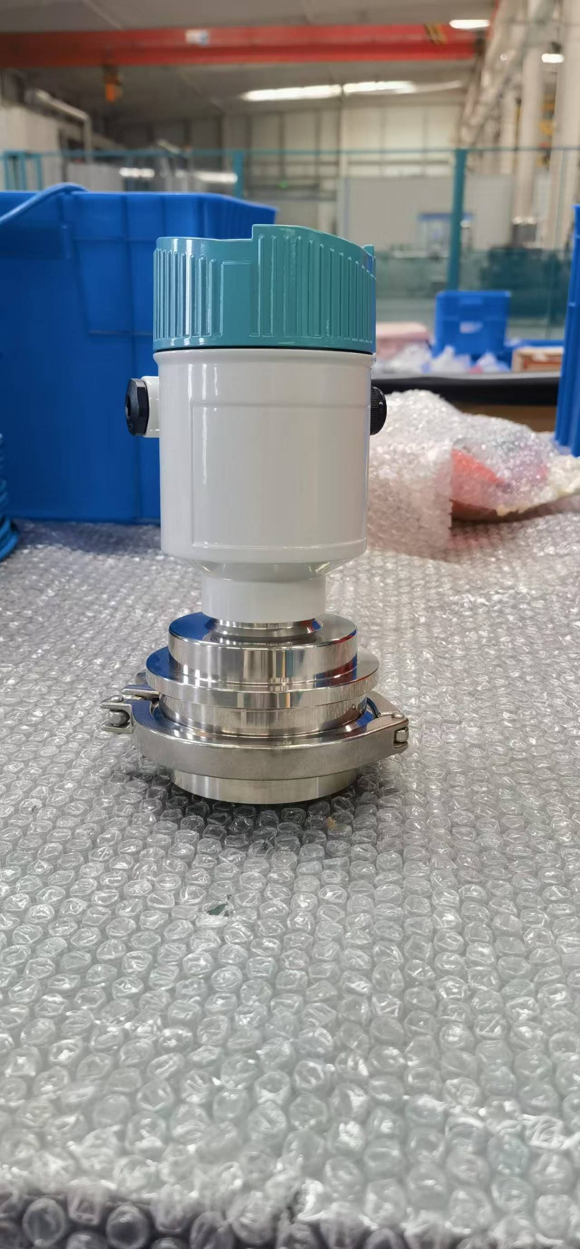What are the applications of radar level gauges in feed storage towers