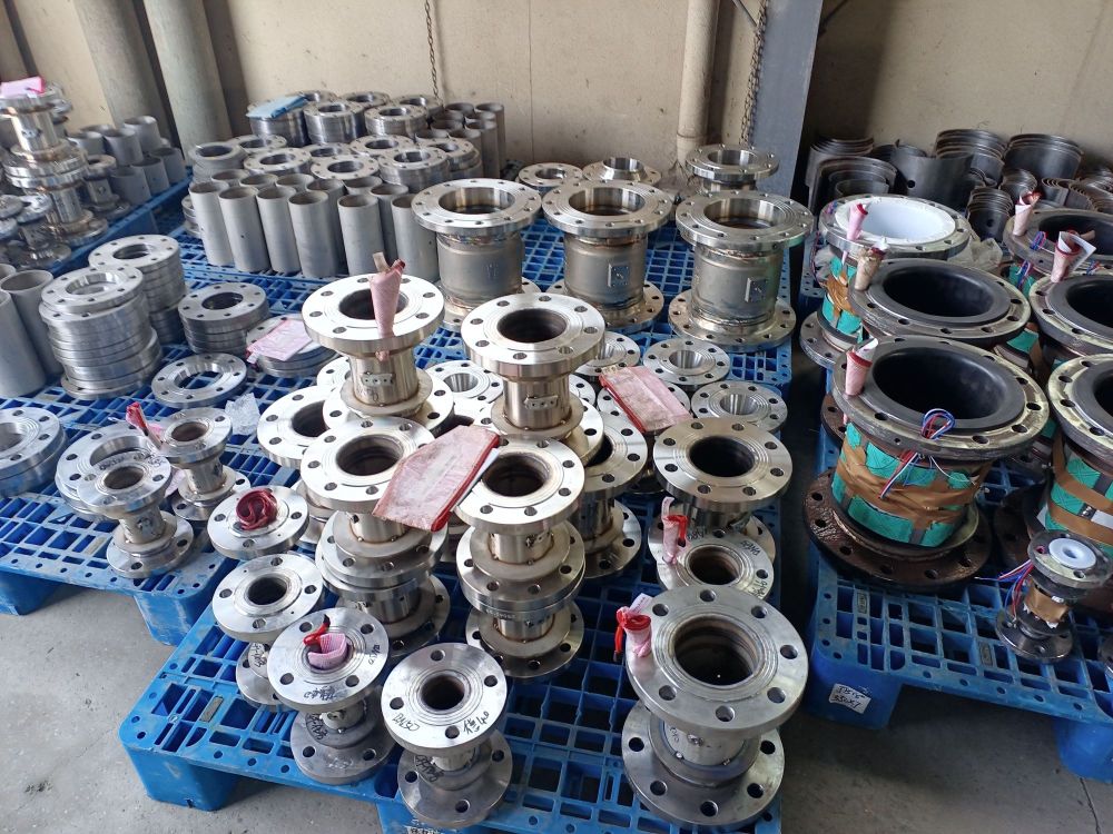 How to adjust the sensitivity of a steam flowmeter?