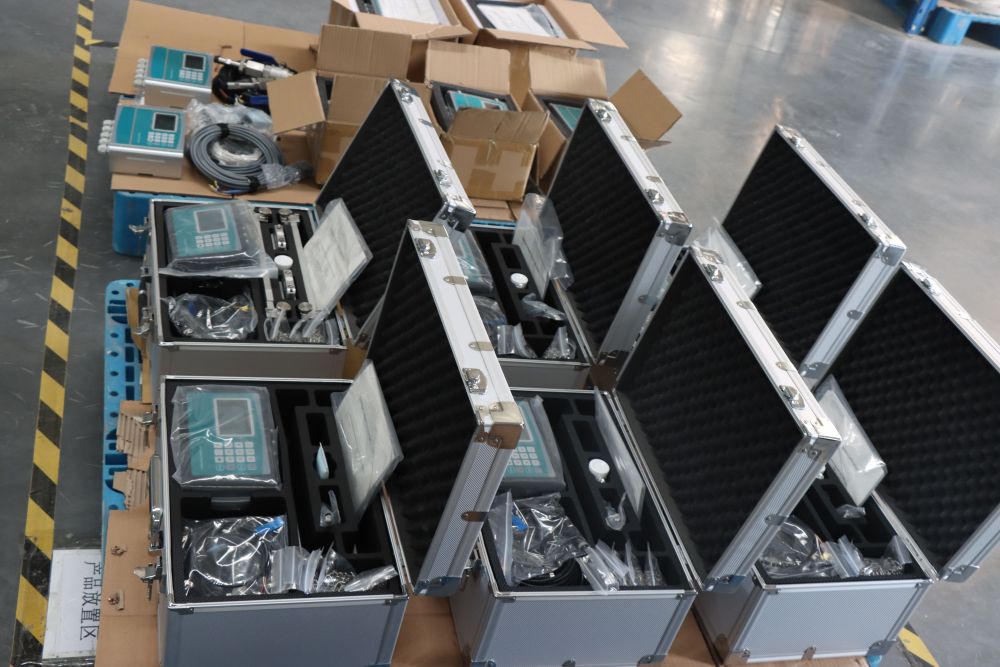 In which working conditions can ultrasonic flowmeters be used?