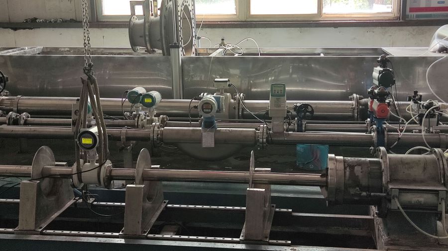 The working principle of the Coriolis mass flowmeter